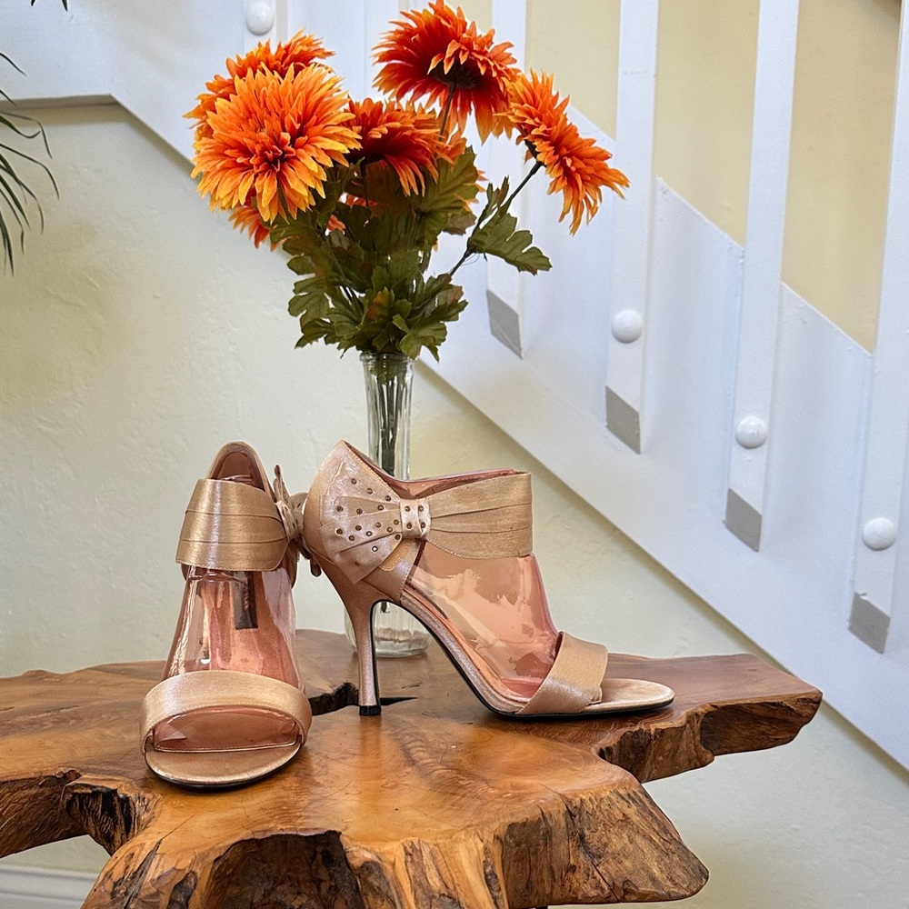 Nina Shoes Gold Peep-Toe Heels